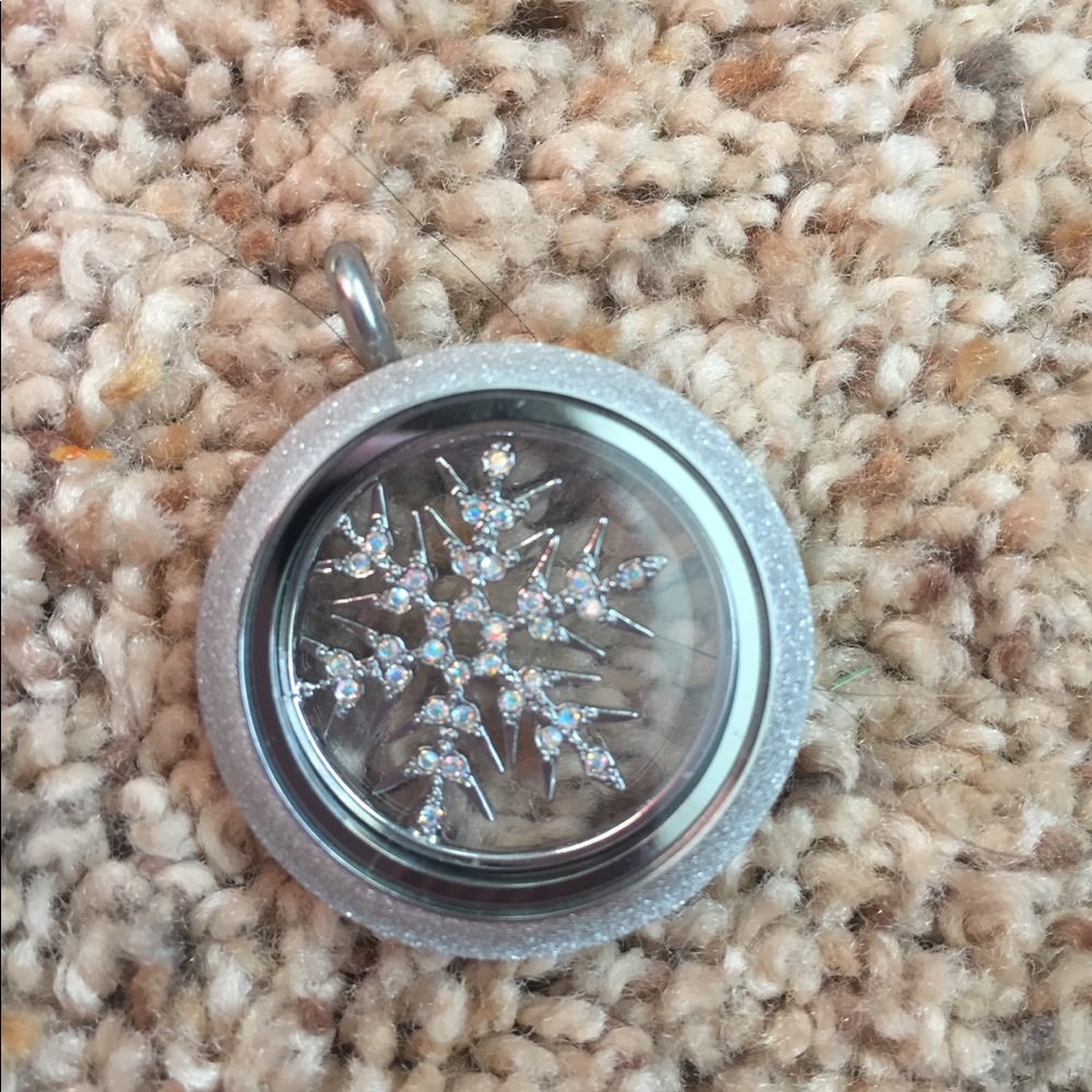 Origami Owl Large Twist locket